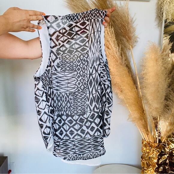 BOUTIQUE Black Brown White Aztec Geometric Swing Racerback Tank Top Blouse M - Picture 3 of 8